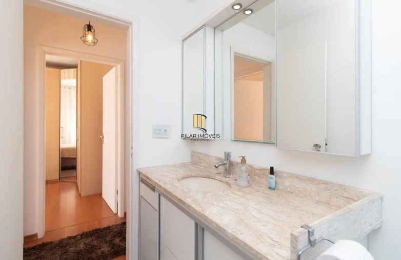Apartamento de 2 quartos, 1 vaga no bairro Menino Deus