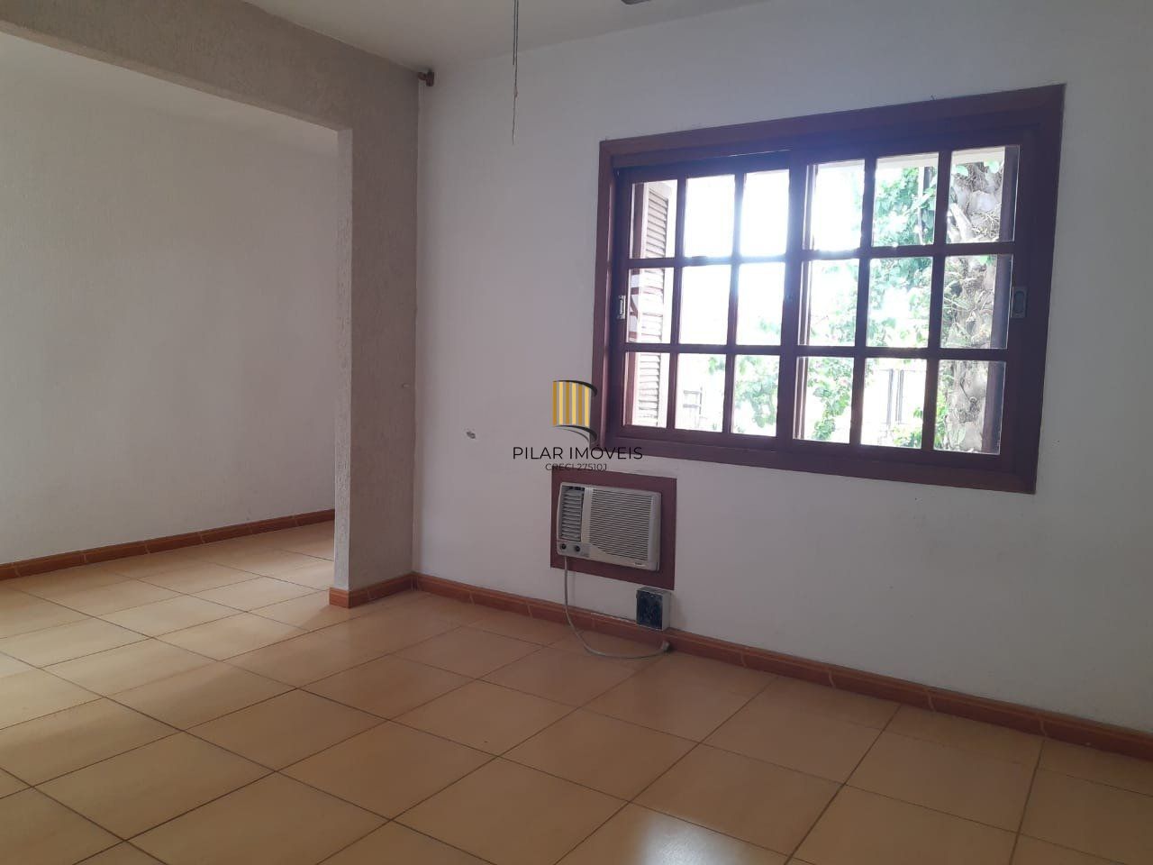 Casa de 2 Quartos e 2  vagas de garagem no Parque Granja em Cachoeirinha.