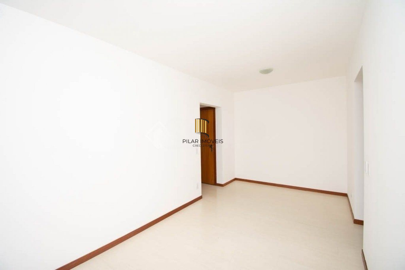Apartamento 2 Dormitórios com Sacada, Garagem e Vista – Bairro Partenon