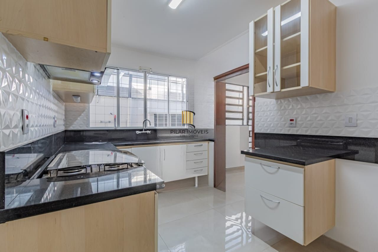 Casa com 3 dormitórios e 4 vagas no Bairro Jardim Lindóia