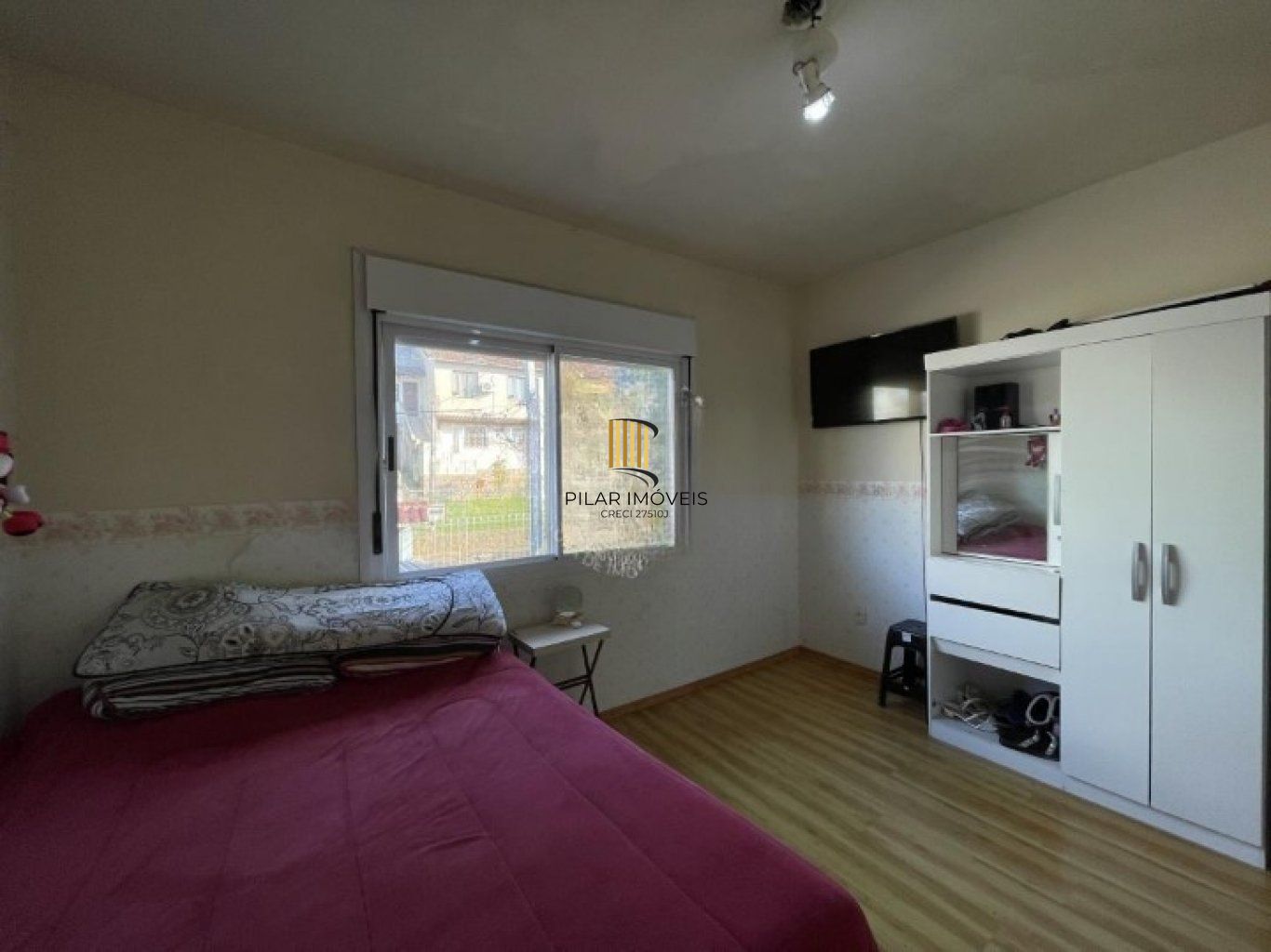 Casa geminada com 3 quartos, vaga de garagem e sacada no bairro Jardim Sabara