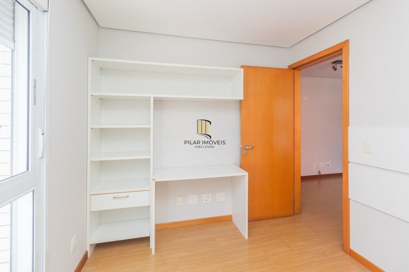 Apartamento com 1 dormitório e 1 vaga de garagem no Bairro petrópolis