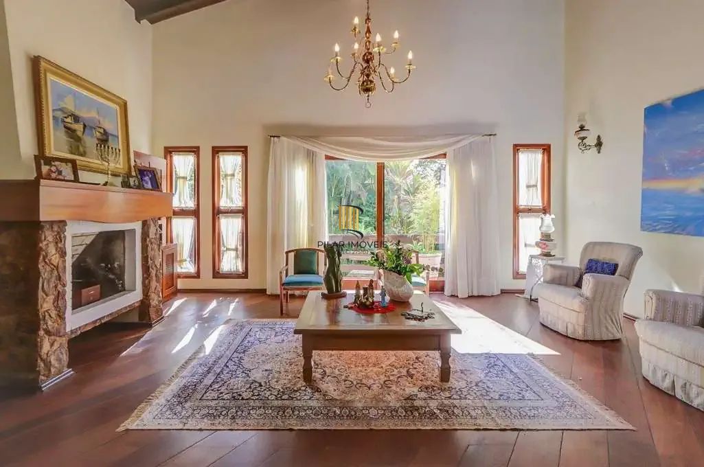 Casa em condominio, 3 quartos, 3 suítes 2 vagas e piscina na Cavalhada.