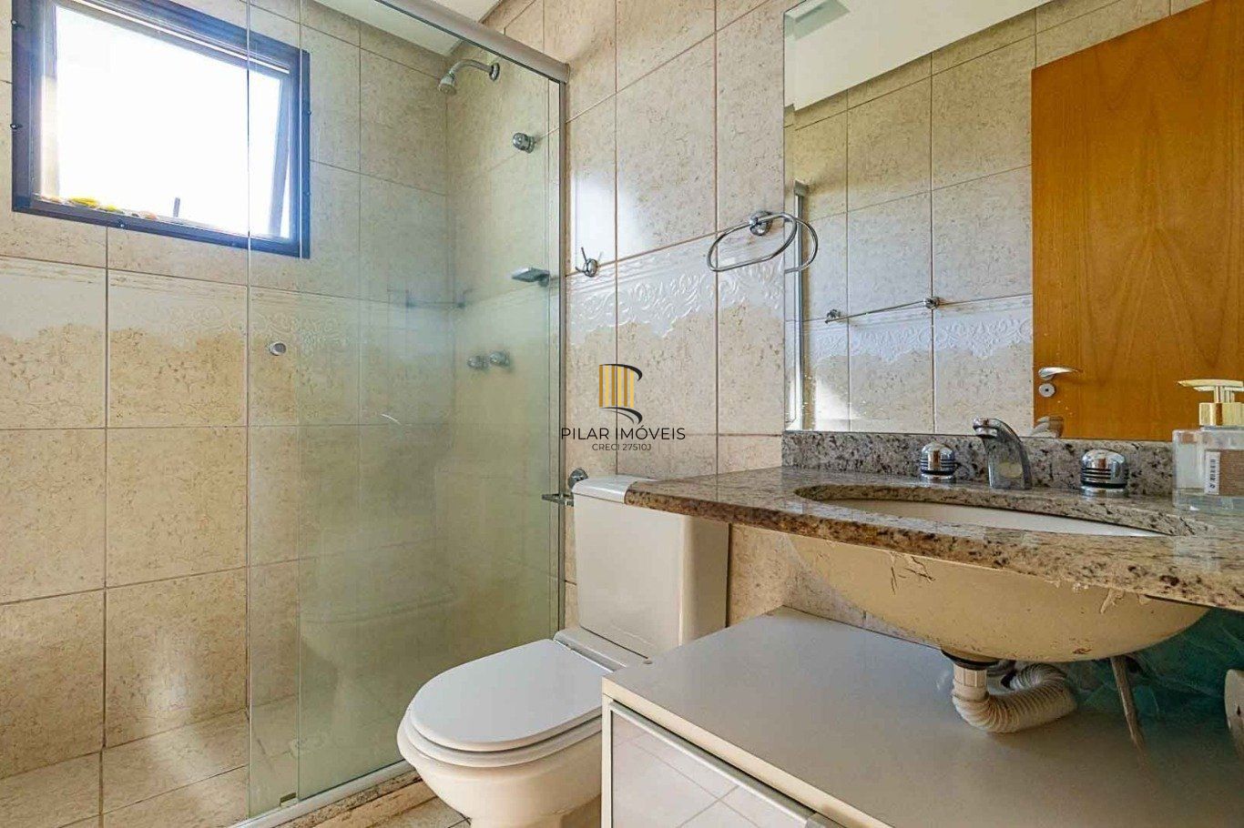 Apartamento semi mobiliado de 2 quartos,elevador,2 vagas no bairro Auxiliadora.