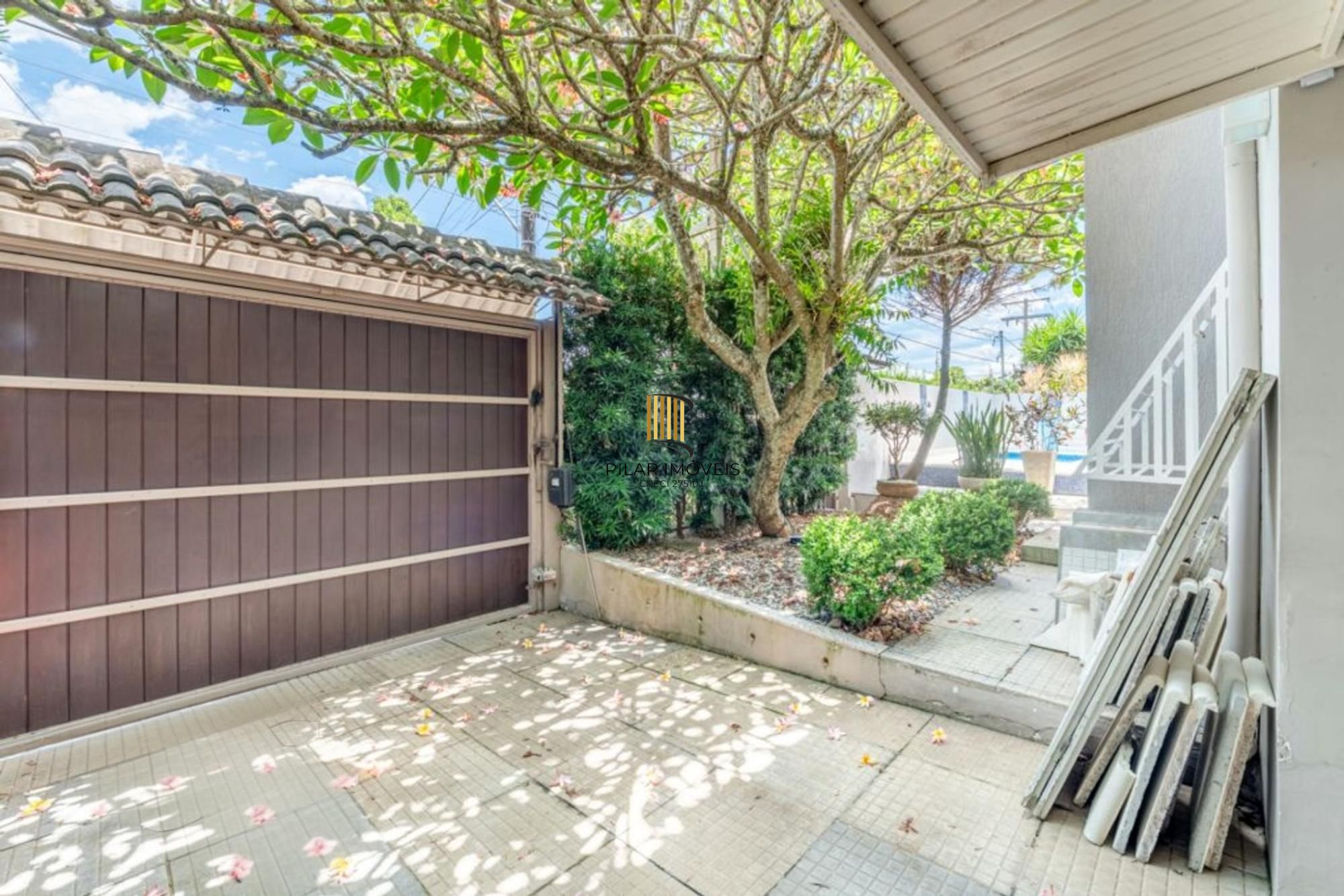 Casa 3 Dormitórios com Suíte e Piscina no Teresópolis