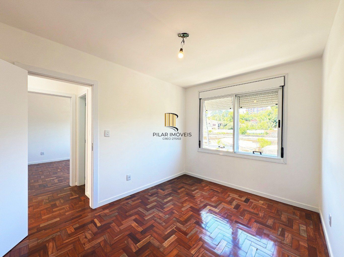 Cobertura com 2 quartos, vaga, elevador e churrasqueira  no bairro Cristal.