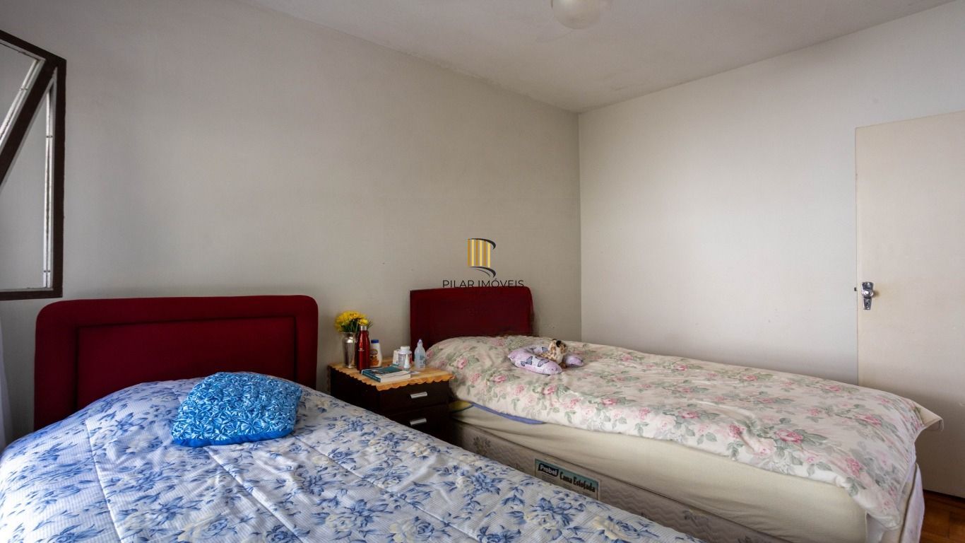 Apartamento térreo com pátio à venda no Bom Fim – 2 dormitórios e dependência