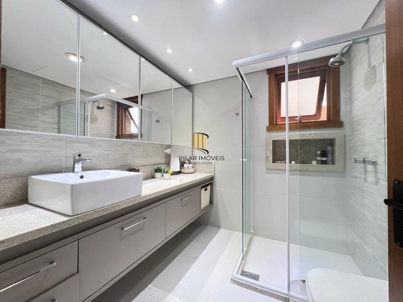 Apartamento com 4 quartos, 223m² e 2 vagas no bairro Jardim do Salso