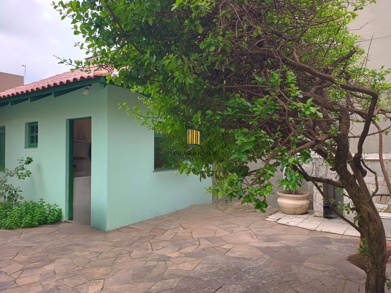 Casa semi mobiliada de 224m² com 3 quartos, 2 vagas de garagem em Canoas.