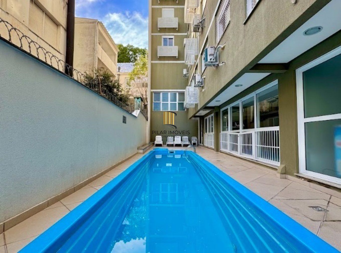 Apartamento semi mobiliado de 2 dormitórios bairro Bom Fim