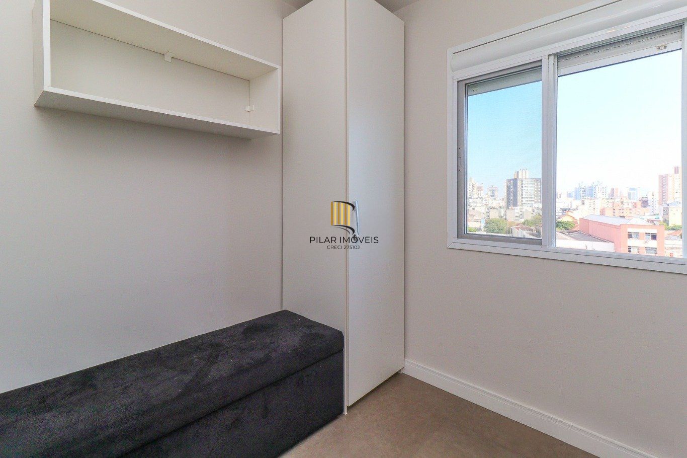 Apartamento de 3 dormitórios e 1 vaga de garagem no bairro Azenha/Porto Alegre.