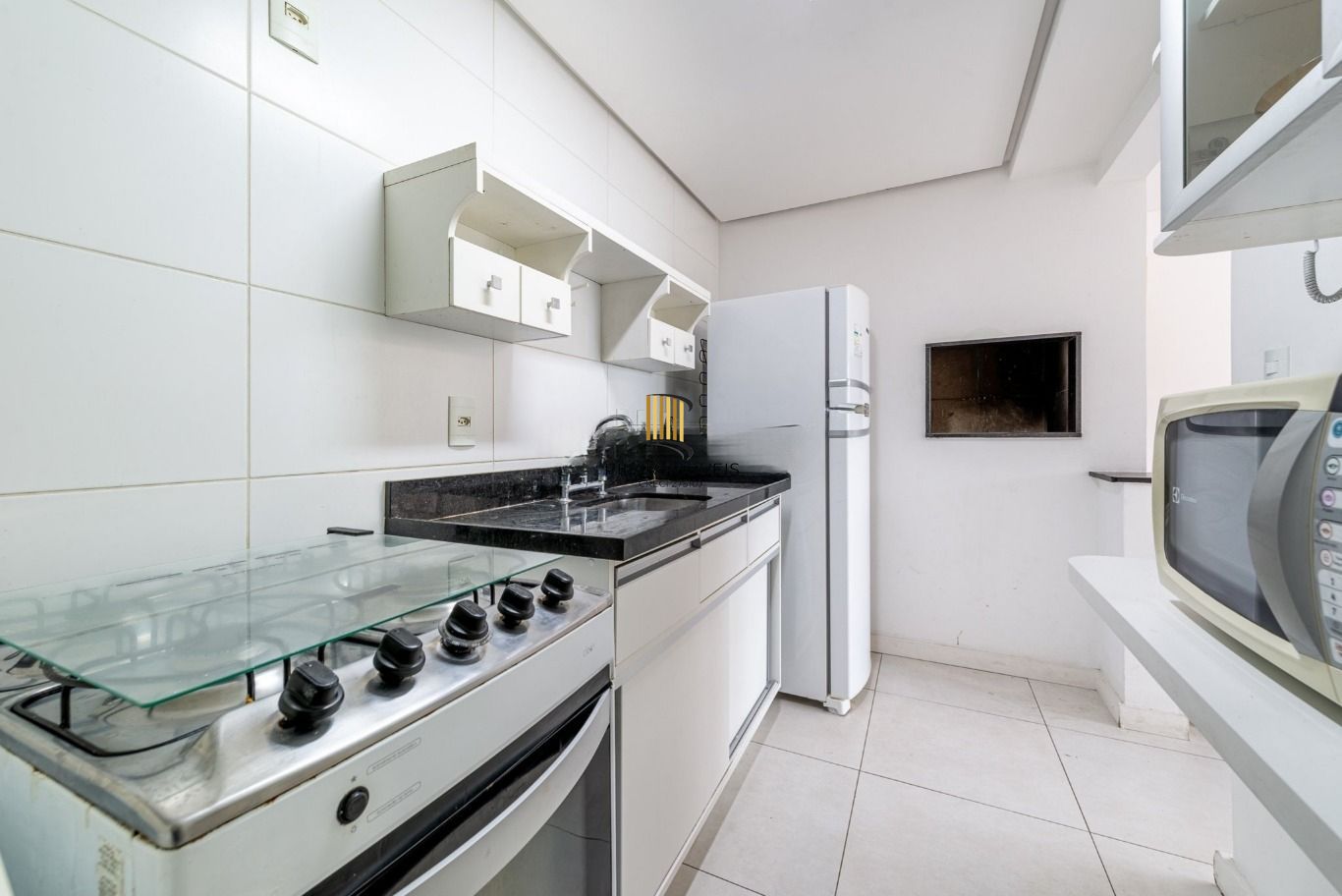 Apartamento com 1 dormitório e 1 vaga no Bairro Mont Serrat