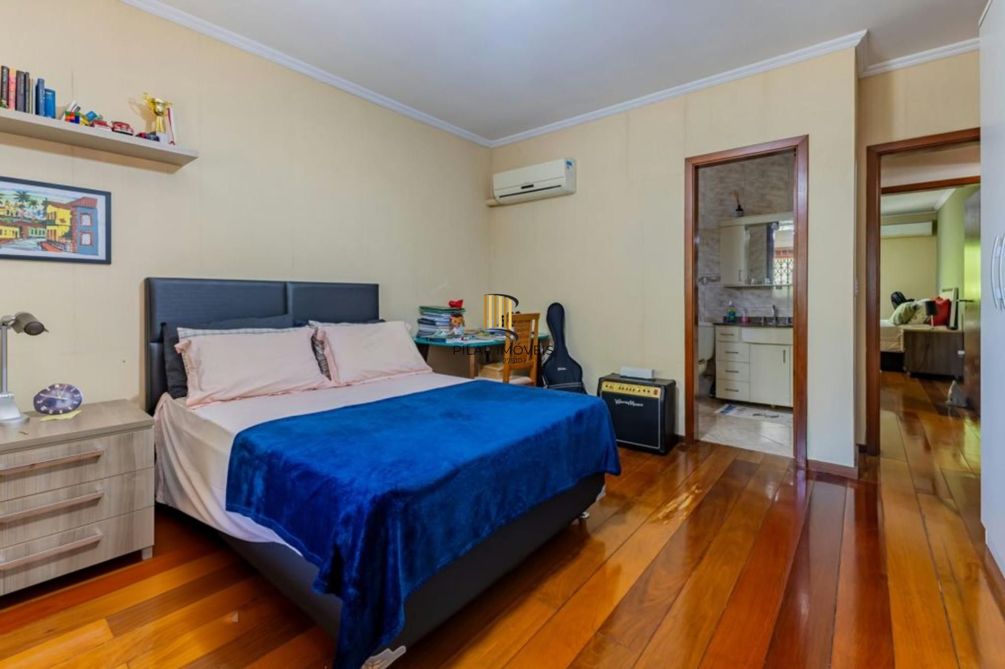 Casa com 1.640,00m², 3 dormitórios, 4 vagas à venda Rua Marista.