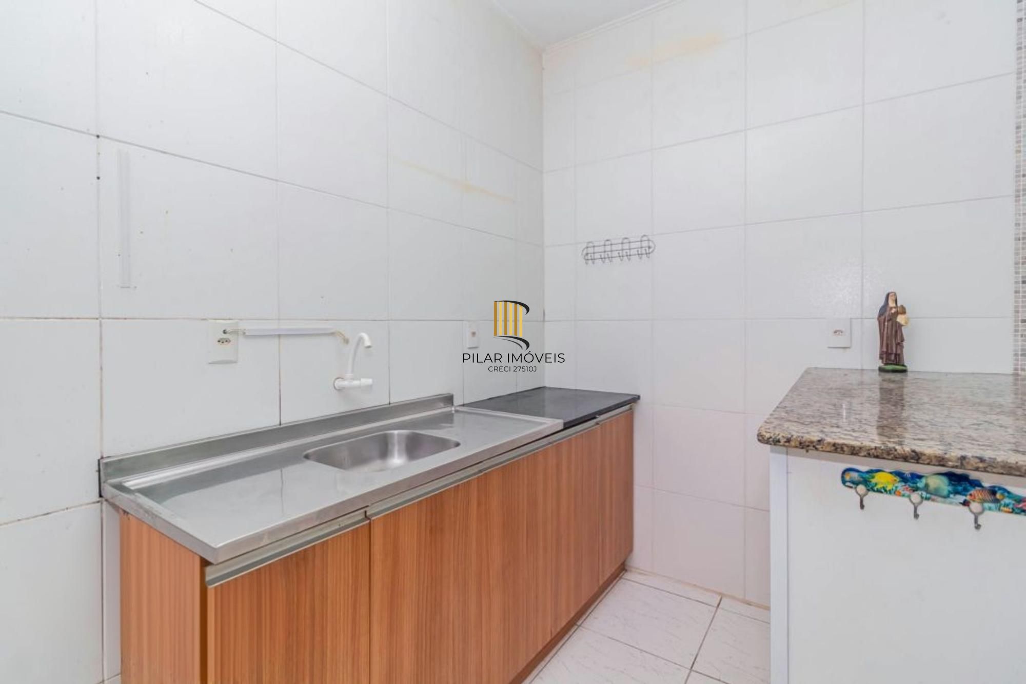 Apartamento térreo de 2 dormitórios bairro São João.