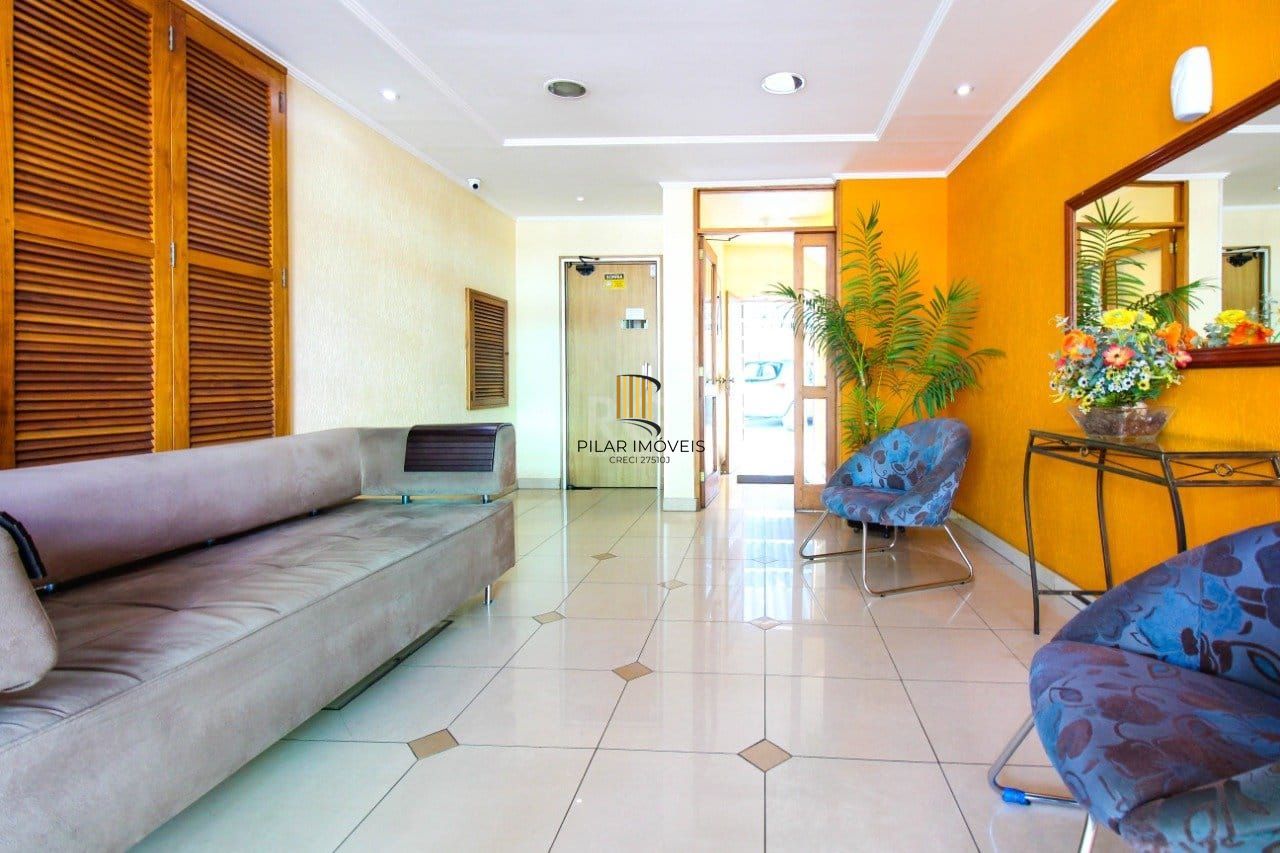 Apartamento com 2 quartos,1 vaga de garagem e elevador no bairro Navegantes