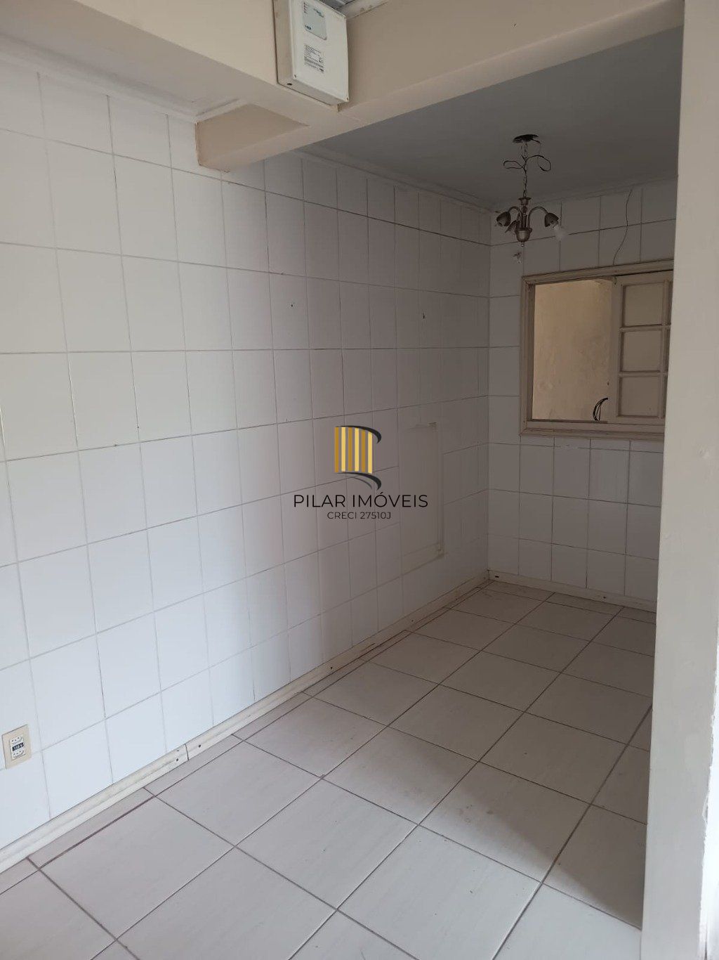 Casa com 2 dormitórios e 2 vagas de garagem em Canoas.