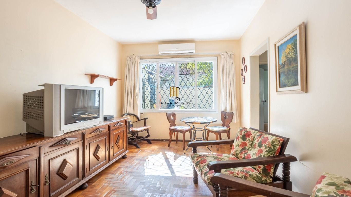 Apartamento térreo com pátio à venda no Bom Fim – 2 dormitórios e dependência