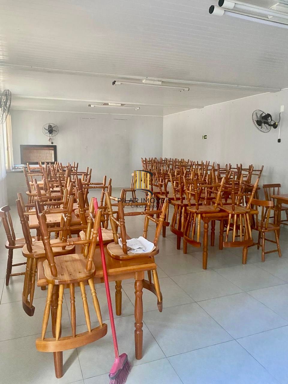 Apartamento de 2 dormitórios Segundo andar Bairro Camaqua em Porto Alegre