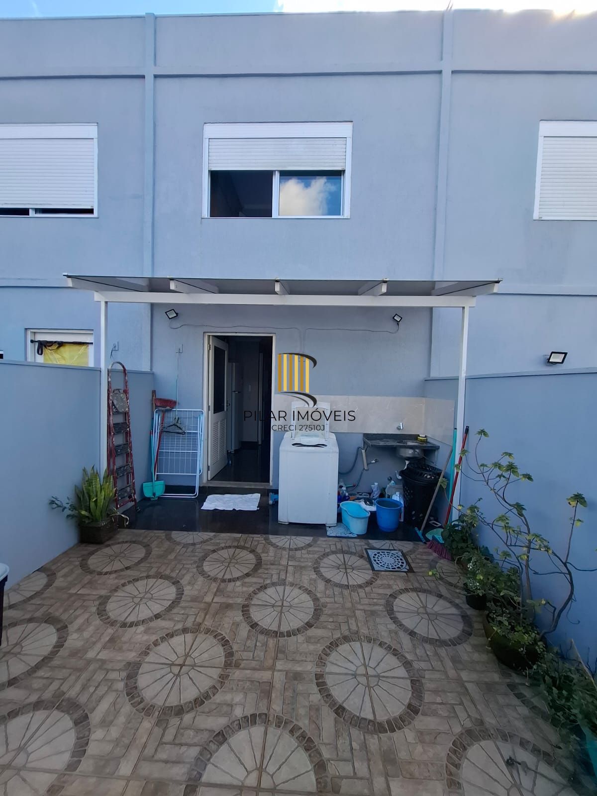 Casa de condomínio com 2 quartos, vaga e pátio no bairro parque Santa Fe