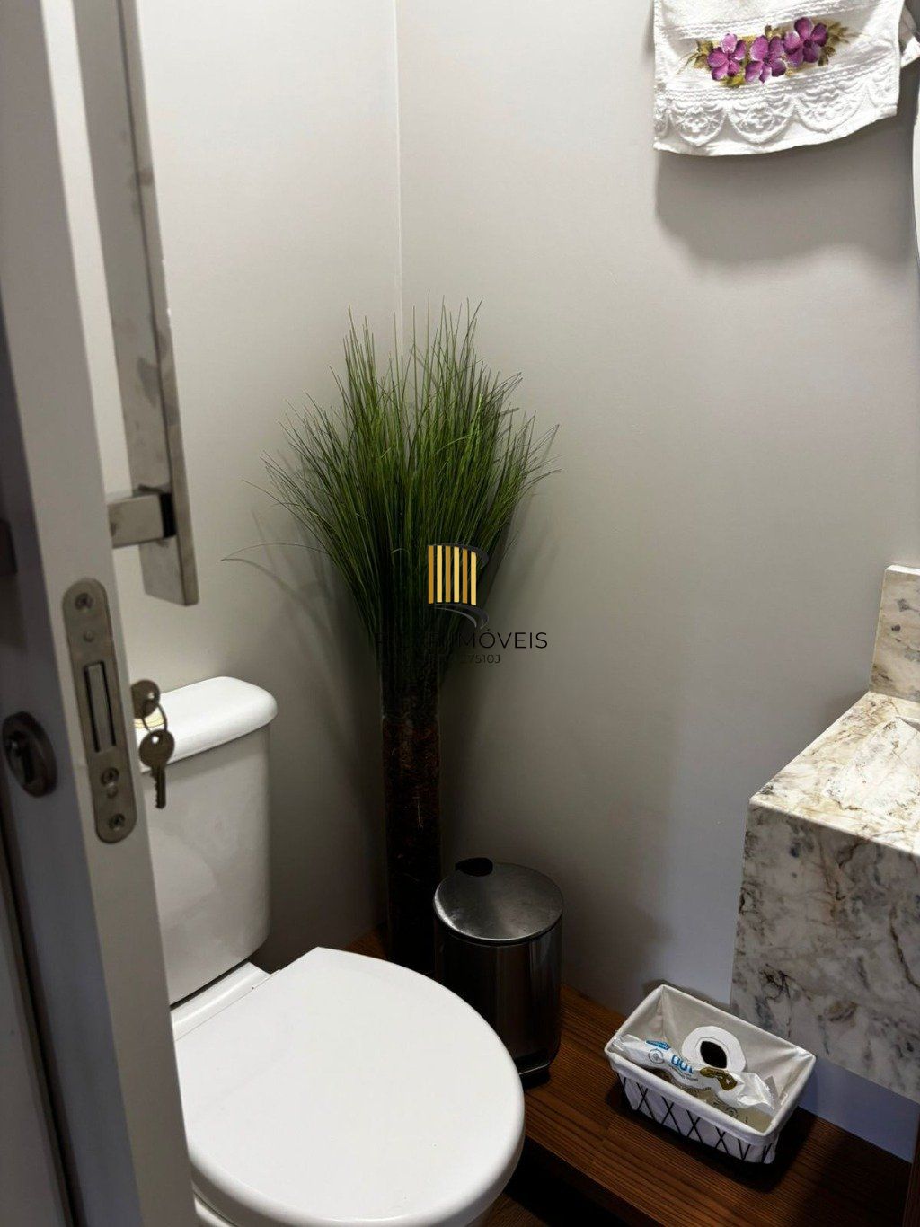 Casa com 2 dormitórios e 2 vagas de garagem em Canoas.