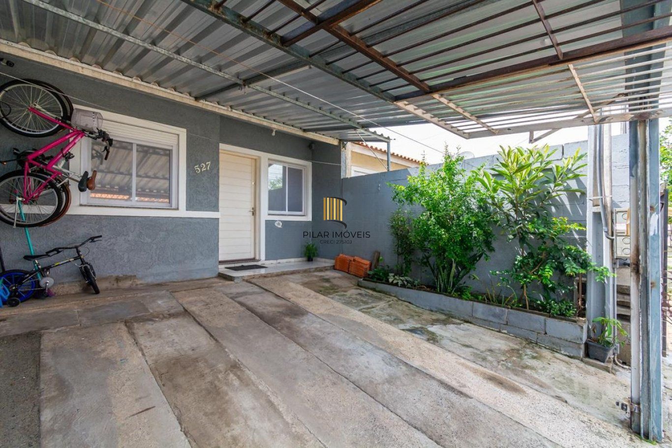 Casa de 2 dormitórios e com 2 vagas de garagem em Cachoeirinha.