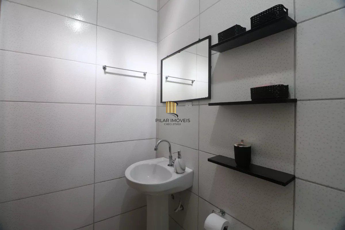 Casa de 2 quartos e 2 vagas de garagem no bairro São José Canoas.