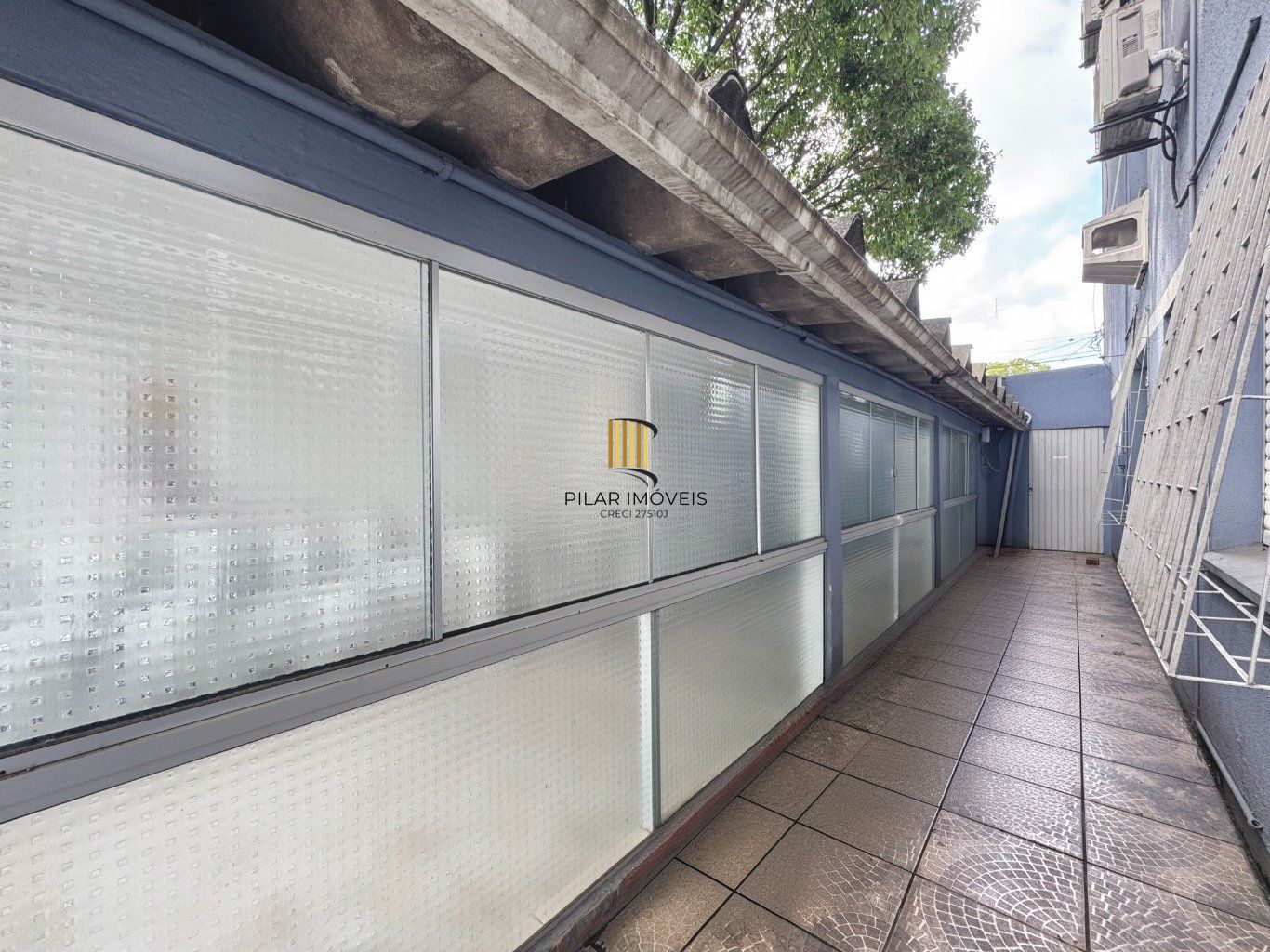 Apartamento com  2 dormitórios e com 1 vaga de garagem em Canoas.