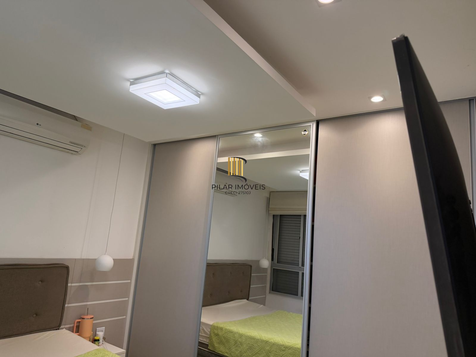 Apartamento 3 dormitórios com Suíte Semi Mobiliado com Vaga de Garagem