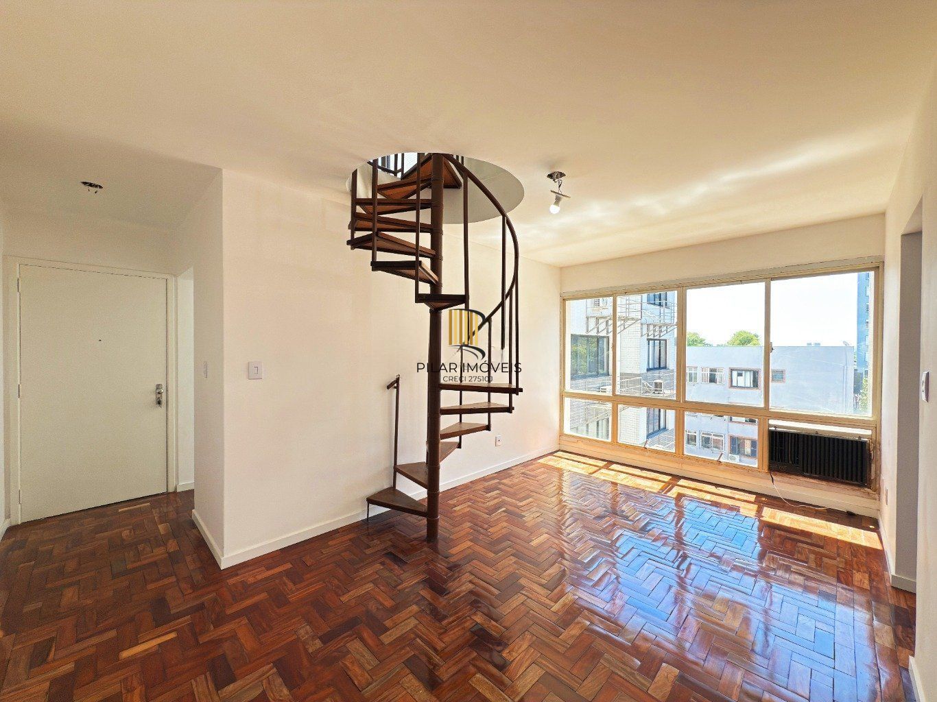 Cobertura com 2 quartos, vaga, elevador e churrasqueira  no bairro Cristal. - Pilar Imóveis