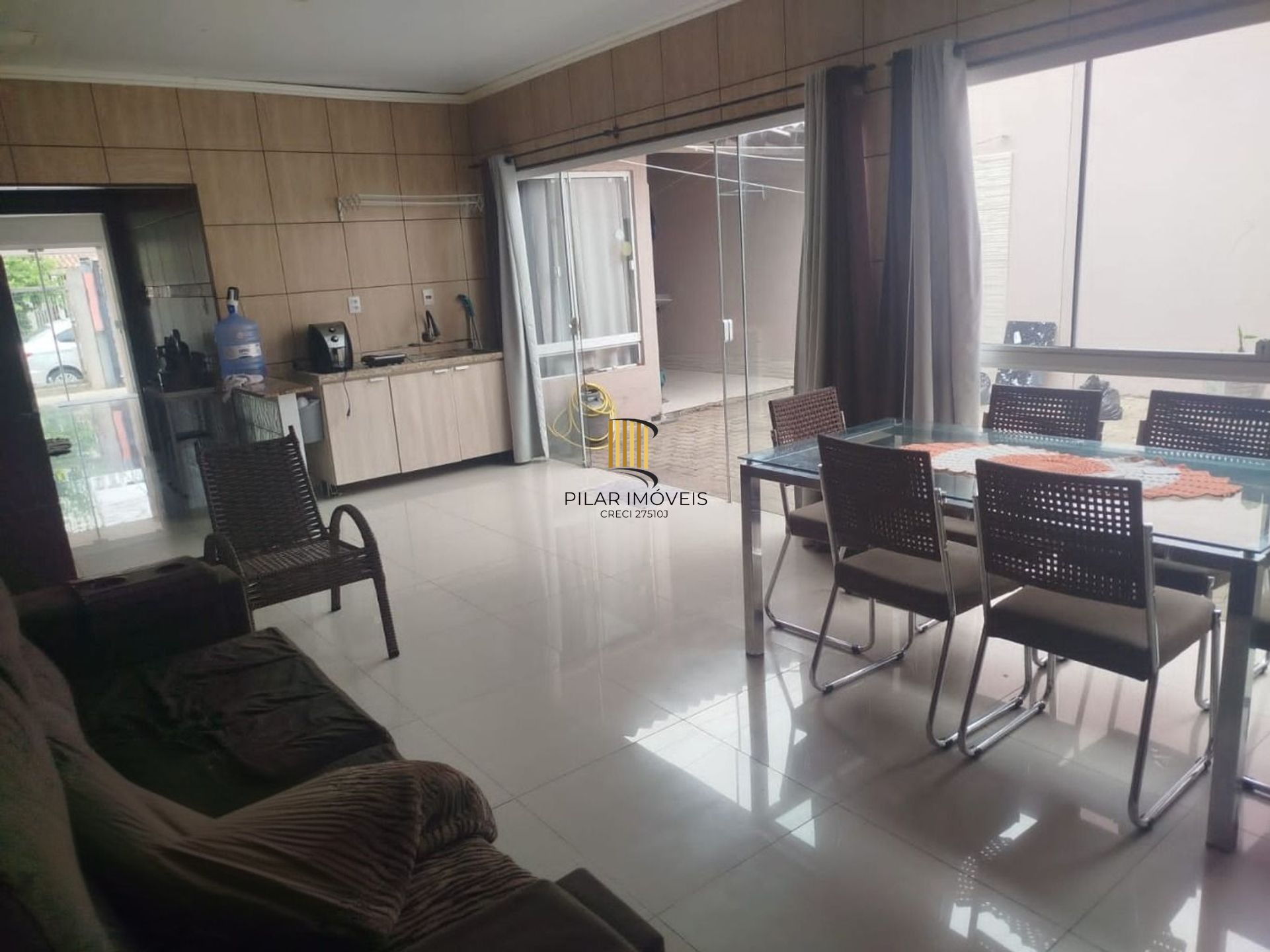 Casa de 2 dormitórios e 2 vagas de garagem em são José Canoas.