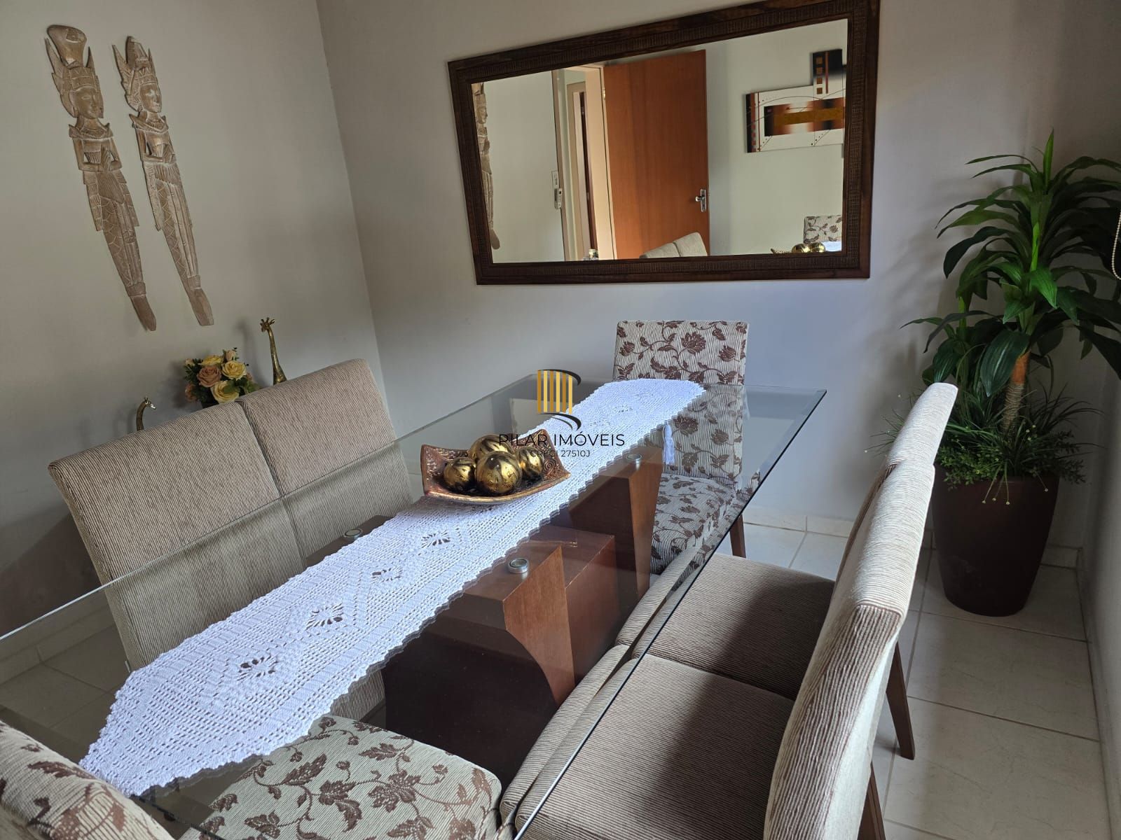 Casa térrea,3 dormitórios e 4 vagas cobertos no Sarandi.