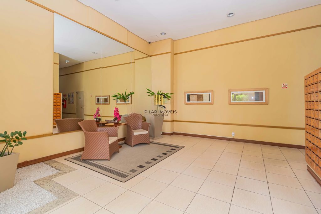 Apartamento com 2 quartos, vaga de garagem e elevador  no bairro Passo da Areia