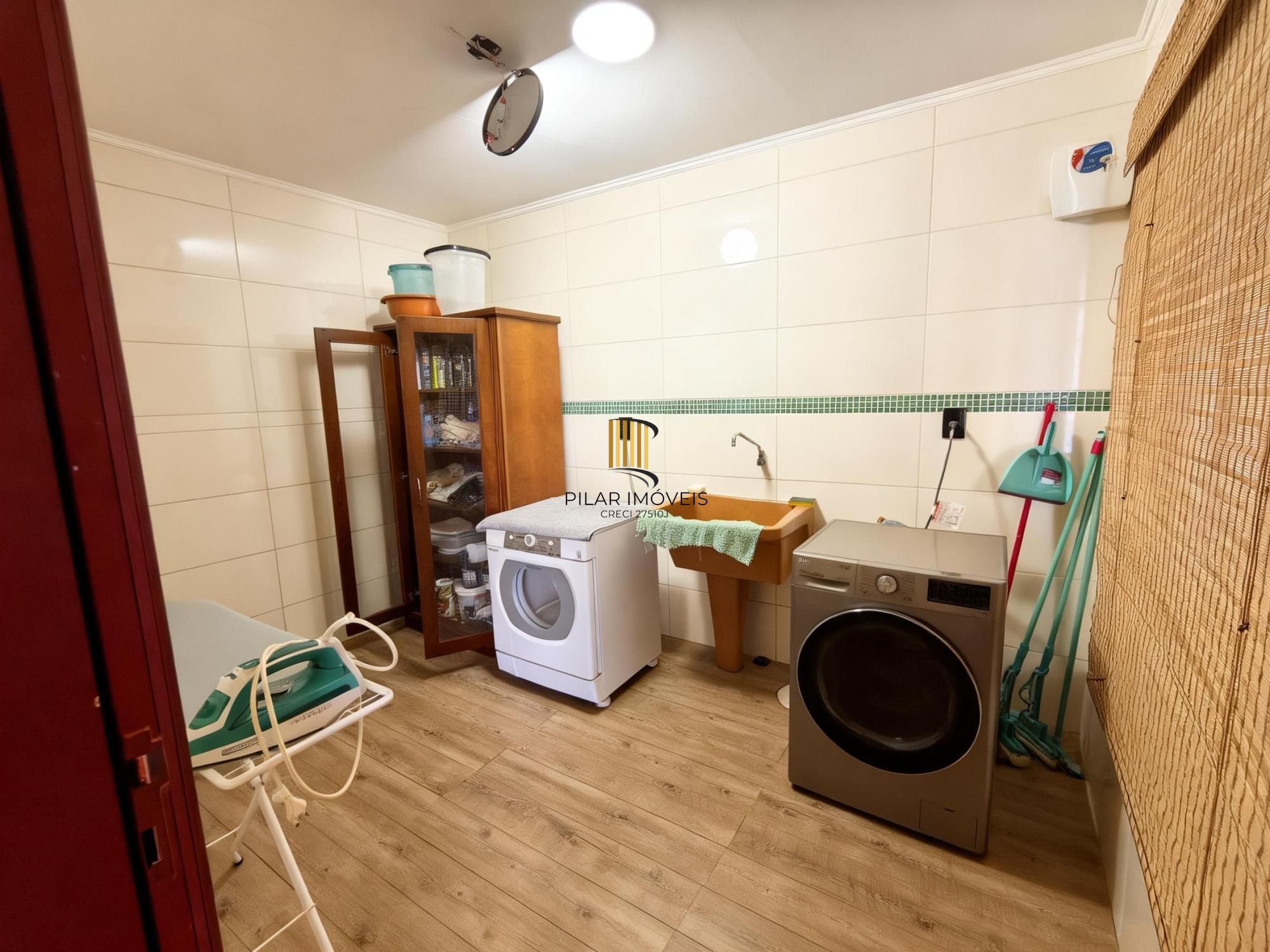 Casa com 4 quartos, piscina, vaga, churrasqueira e Sacada no bairro Jardim Itu