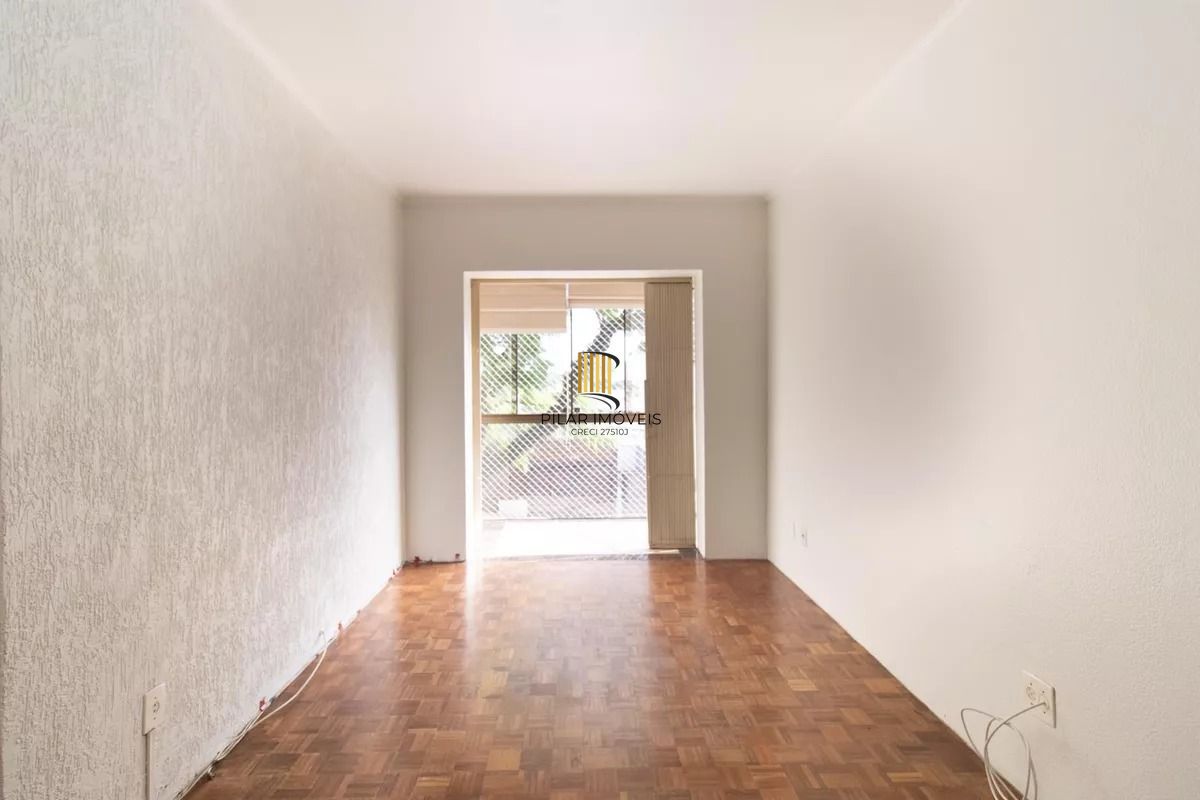 Apartamento 2 dormitórios no Partenon com sacada e 60m²