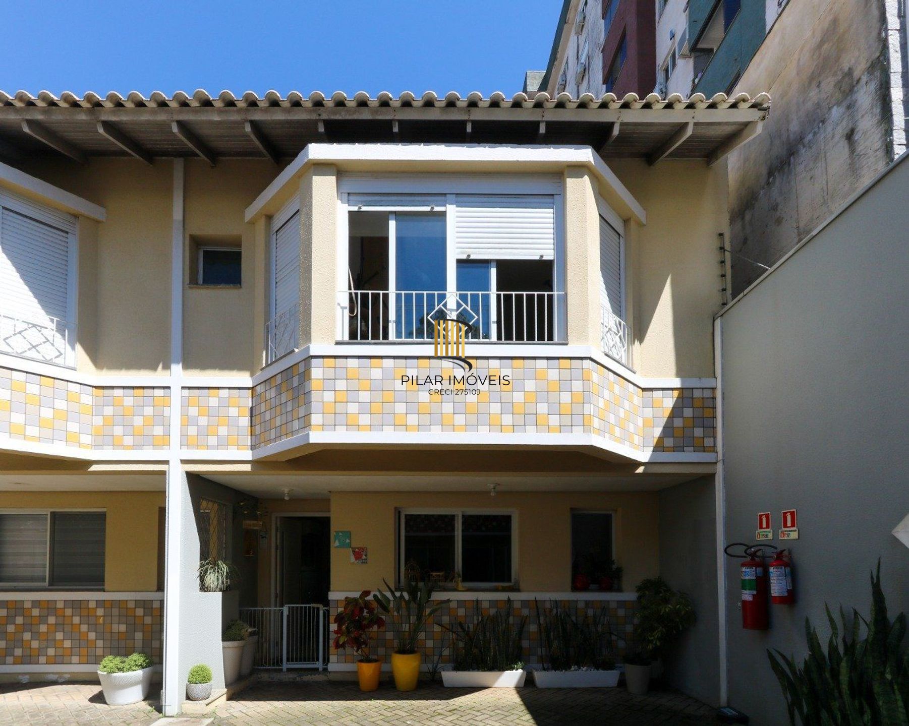 Casa em condomínio com 2 quartos e 2 vagas no bairro Marechal Rondon em Canoas.