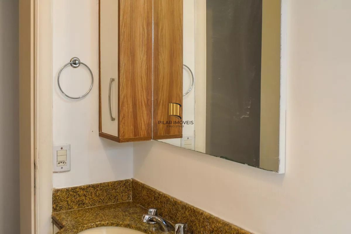 Apartamento com 3 Dormitórios, elevador vaga e 2 Sacadas no Menino Deus