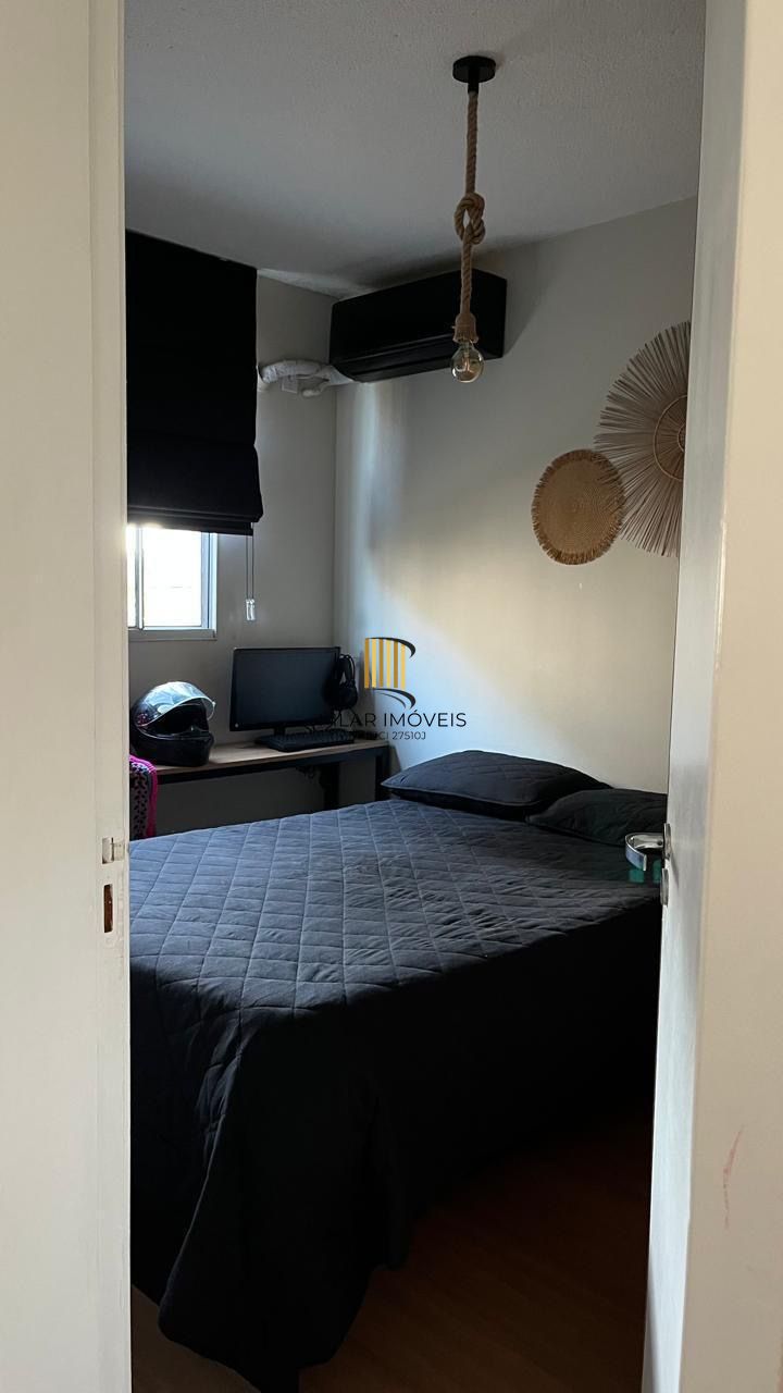 Apartamento mobiliado com 2 dormitórios e 1 vaga de garagem na Rua Sadi Castro.