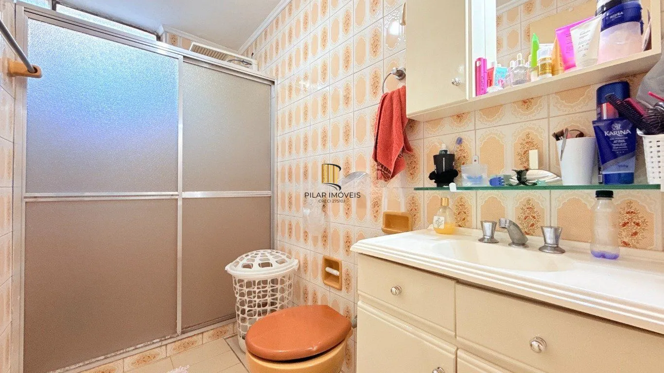 Casa com 4 quartos, vaga coberta, piscina e pátio no bairro Cristo Redentor