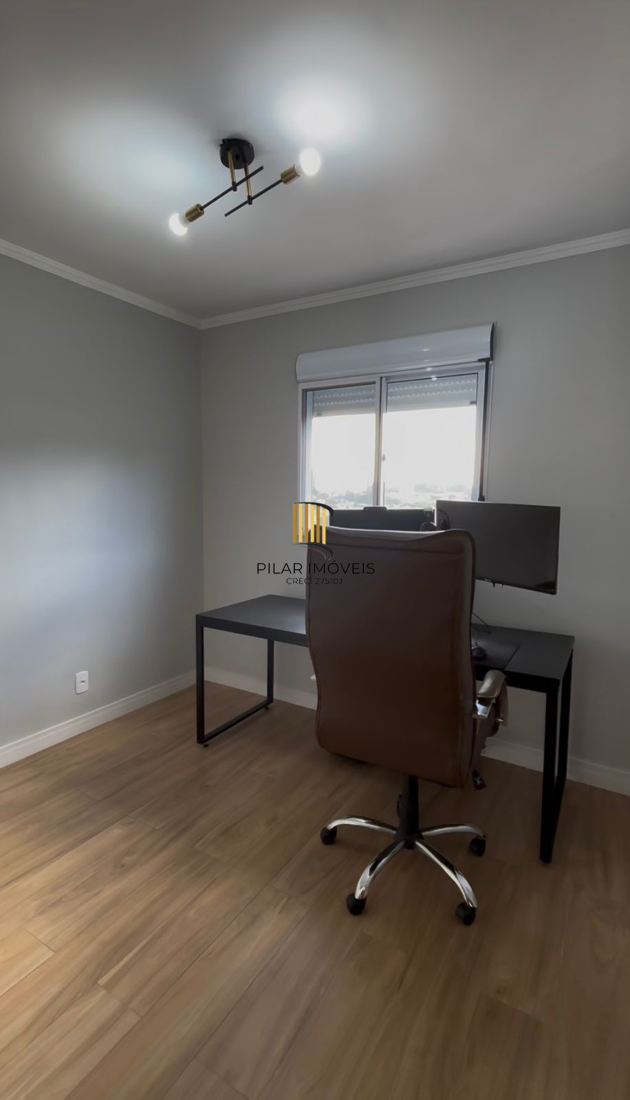 Apartamento com Sacada Churrasqueira com 1 vaga de garagem Av. Protásio Alves