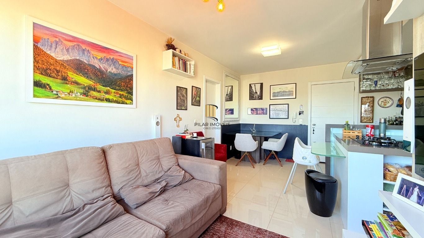 Apartamento 2 dormitórios, churrasqueira, 1 vaga, elevador na Rua General Lima e Silva.