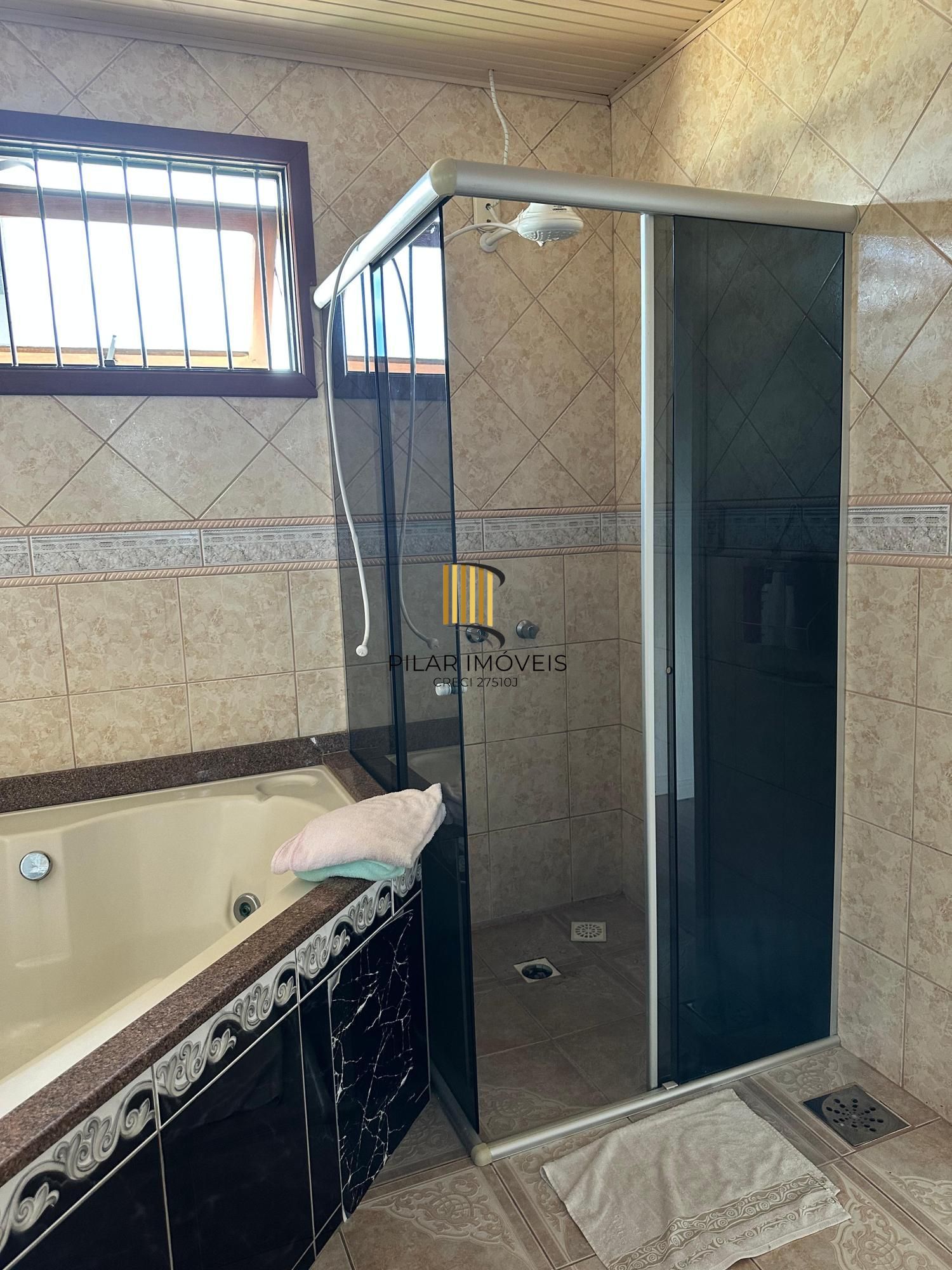 Casa com 3 quartos e 220m² à venda em Parque Santa Fé, Porto Alegre.