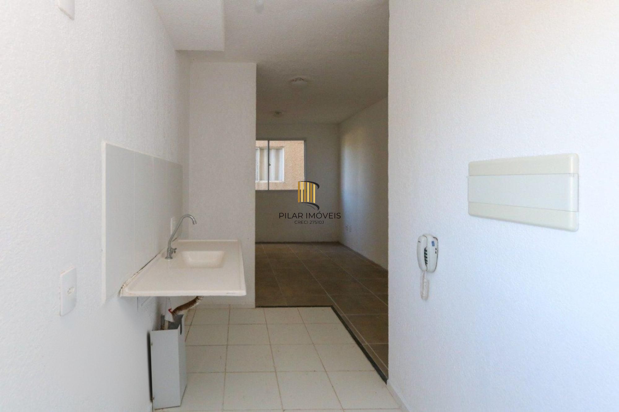 Apartamento com 1 dormitório e com 1 vaga de garagem em Canoas.