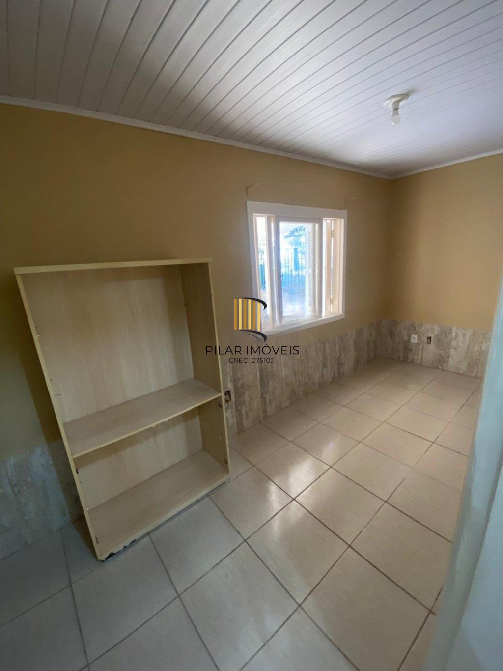 Casa de 2 dormitórios e 2 vaga de garagem em Vila Eunice Cachoeirinha.