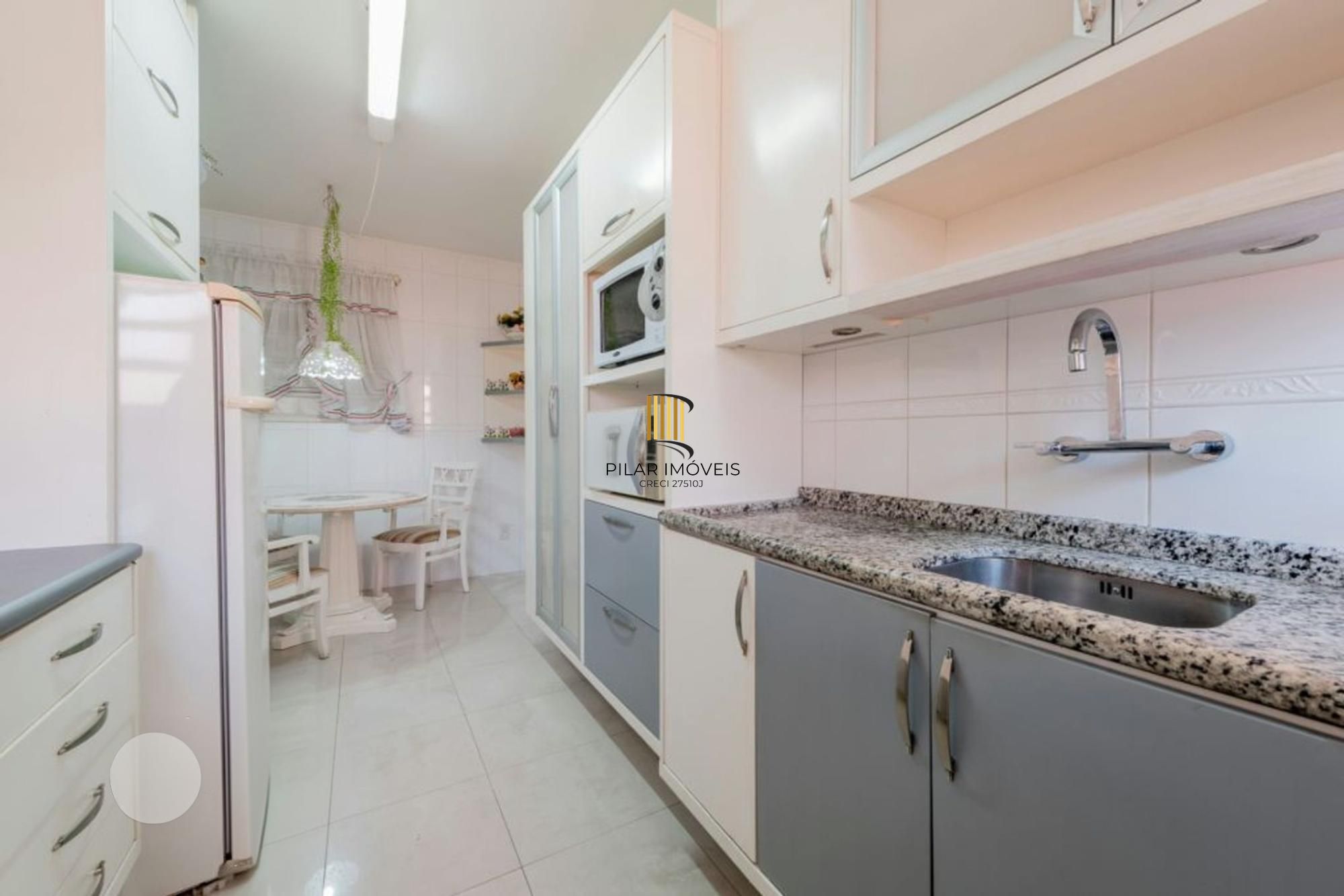 Casa com 3 dormitórios,1 suíte, 4 banheiros e 4 vagas, 203m² no Jardim Itu.