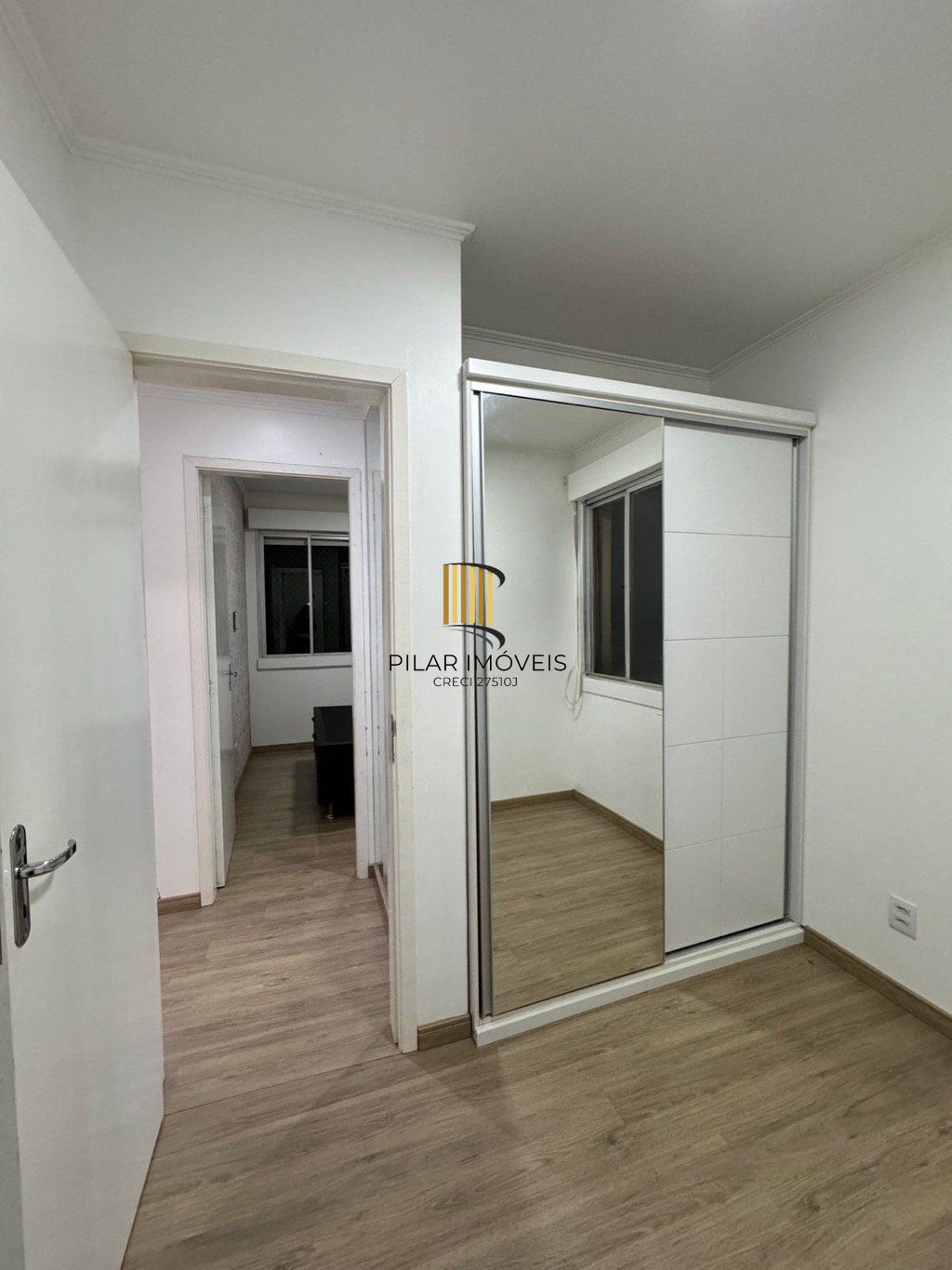 Apartamento semi mobiliado de 2 dormitórios e 1 vaga no bairro Sarandi