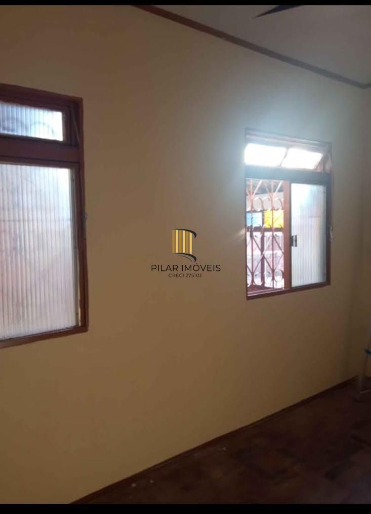 Casa 150m2 com 3 dormitórios e ampla garagem com churrasqueira Bairro Restiga