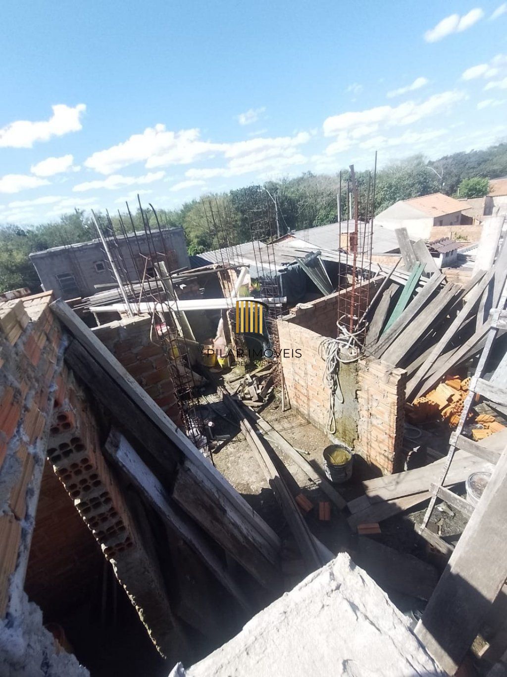 Casa 1 dormitório com 1 vaga de garagem no bairro Mato Grande em Canoas.