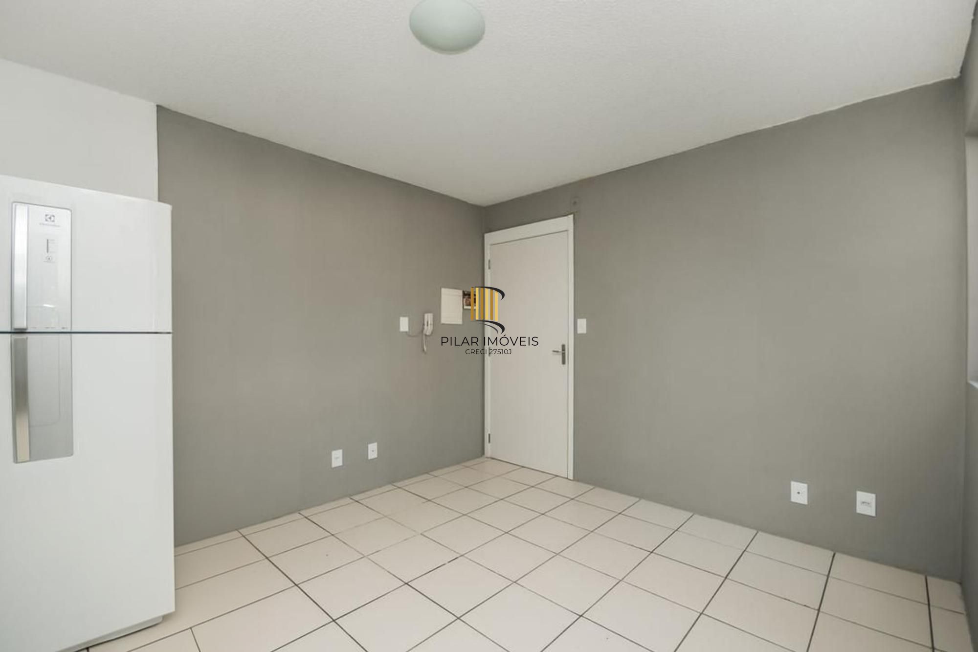 Apartamento térreo de 2 quartos, portaria 24 horas no bairro Glória.