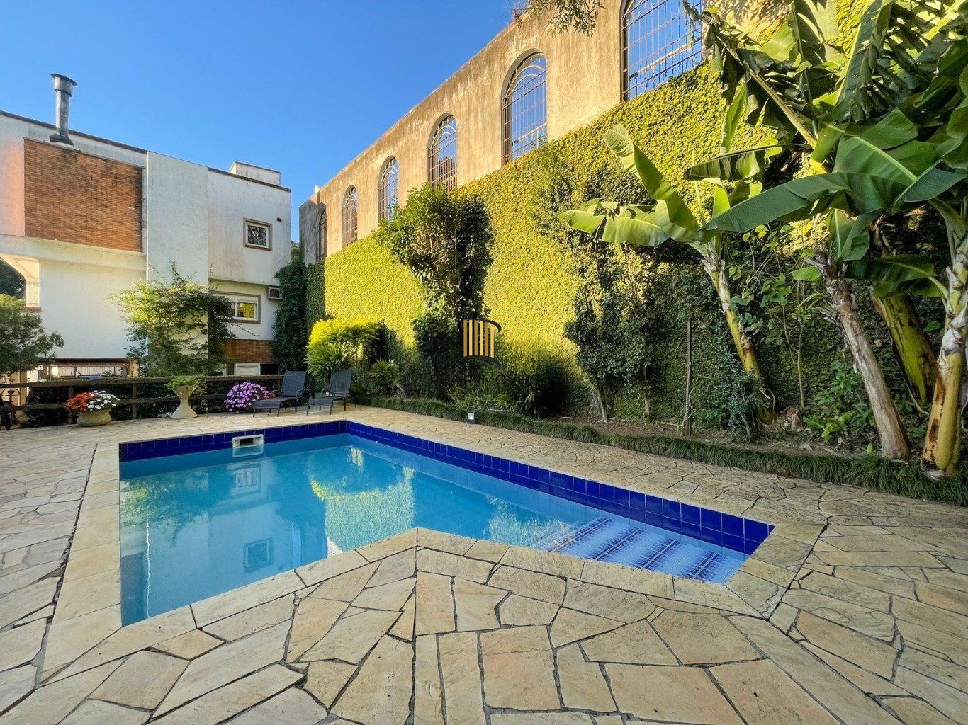 Casa com 4 quartos e 339m² à venda em Santa Tereza, Porto Alegre.