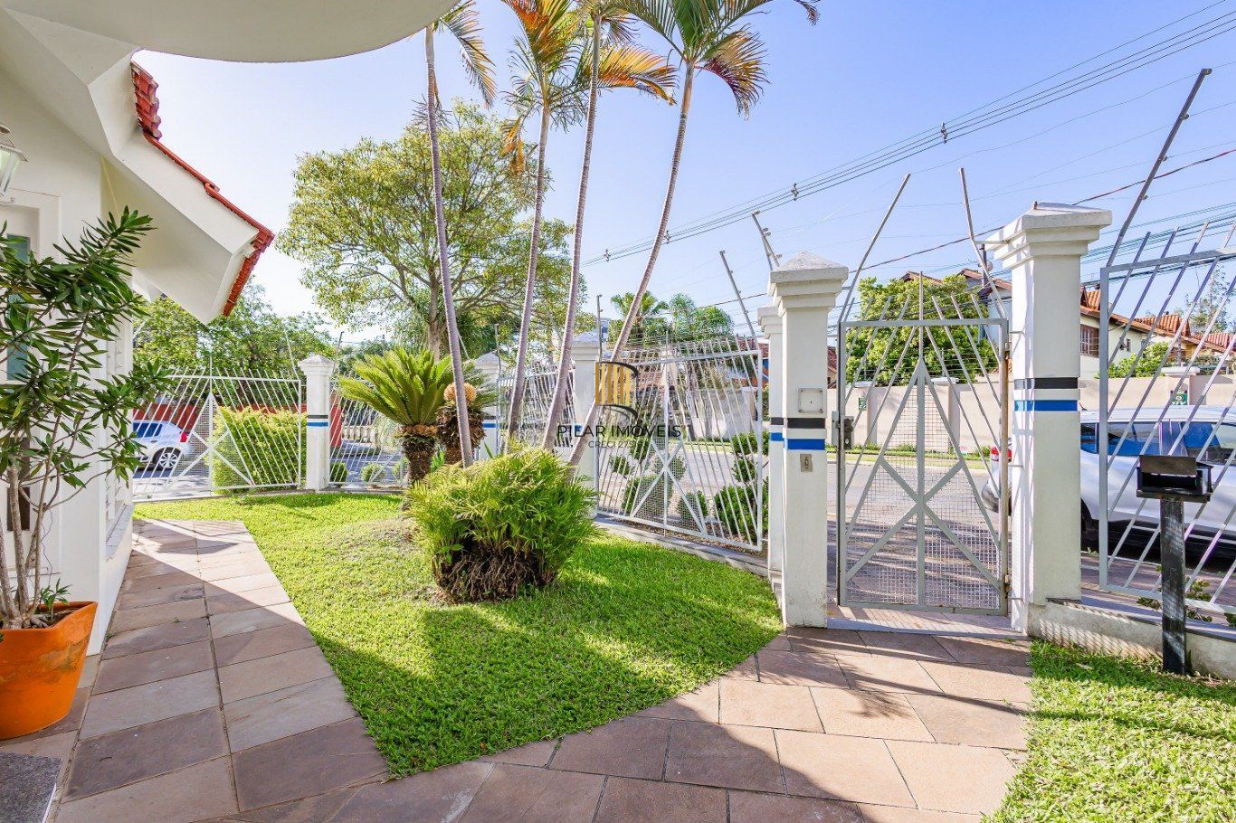 Casa com 3 dormitórios, 2 vagas de garagem no bairro Marechal Rondon em Canoas.